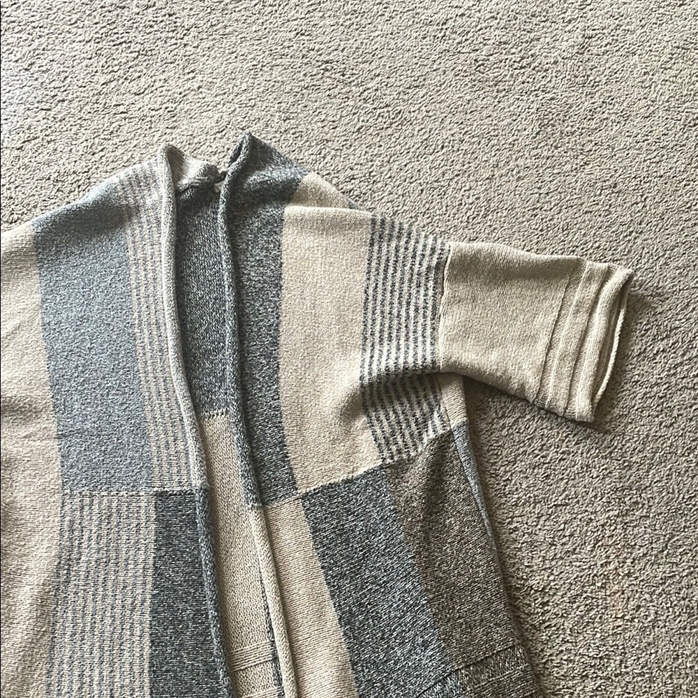 Women's Beige and Gray Sweater - Picture 4 of 8